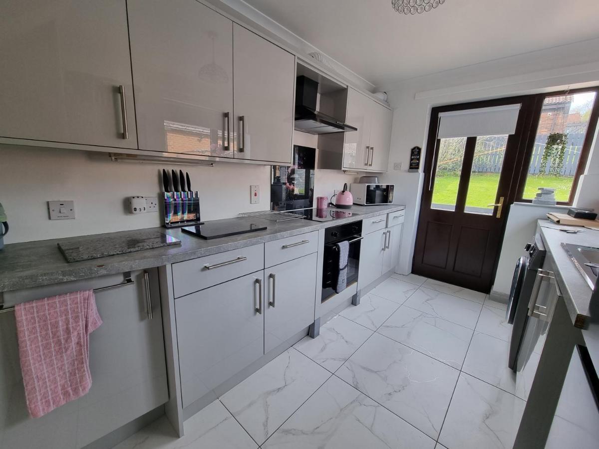 Private Room City Skyline And Mountain Views Close Too Belfast Centre And Airports Free Parking Exteriör bild